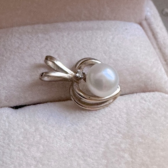 ✨Stunning Vintage 14K Yellow Gold, Pearl and Diamond Charm for Necklace/Bracelet - Picture 12 of 13